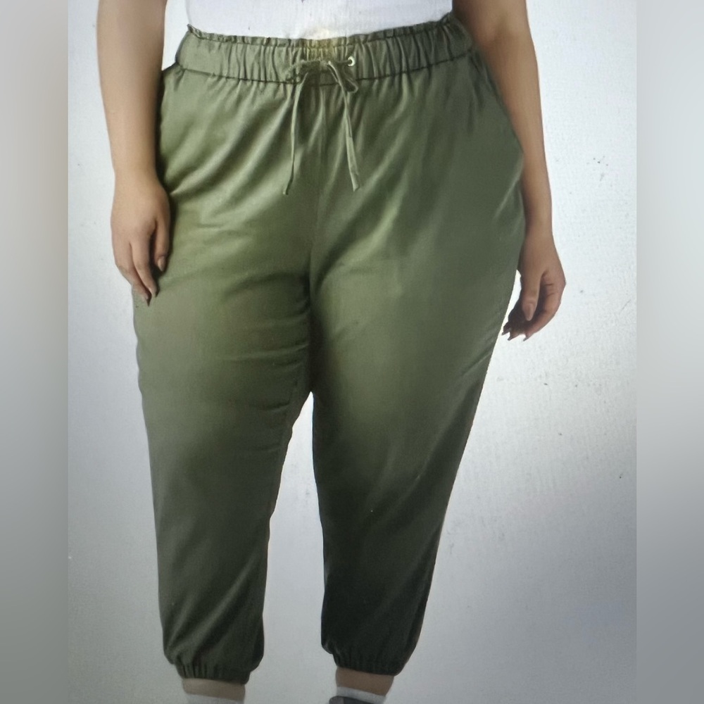 Levi's Olive Green Women's relaxed Jogger pants. Size 20W